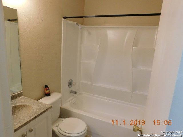 5212 Meadow Fld Apt 4, San Antonio, TX 78250