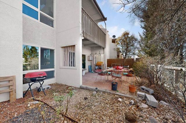 151 Calle Ojo Feliz J, Santa Fe, NM 87505