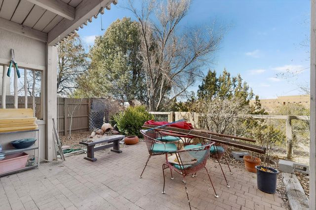 151 Calle Ojo Feliz J, Santa Fe, NM 87505