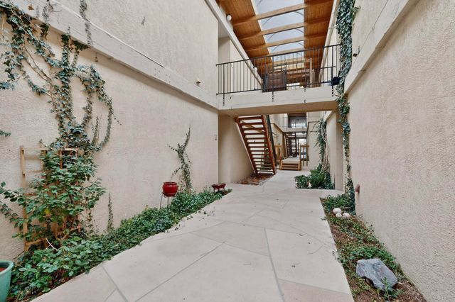 151 Calle Ojo Feliz J, Santa Fe, NM 87505