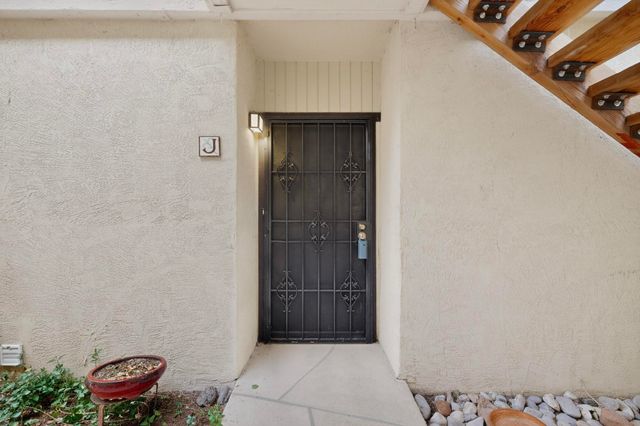 151 Calle Ojo Feliz J, Santa Fe, NM 87505