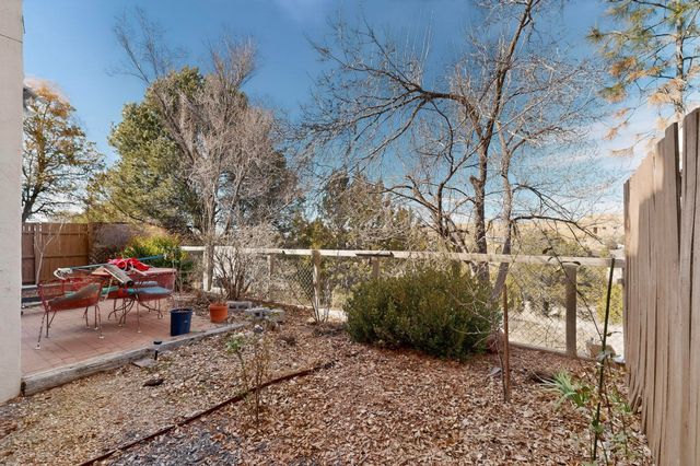 151 Calle Ojo Feliz J, Santa Fe, NM 87505