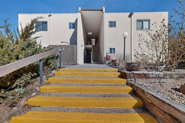 151 Calle Ojo Feliz J, Santa Fe, NM 87505