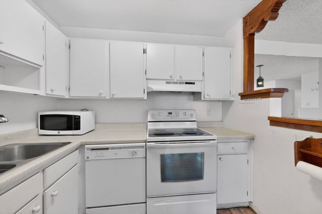 151 Calle Ojo Feliz J, Santa Fe, NM 87505