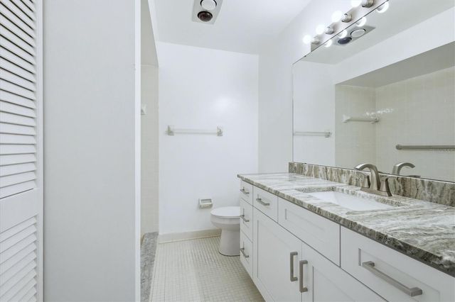 5651 GARDENS DRIVE 5651, Sarasota, FL 34243