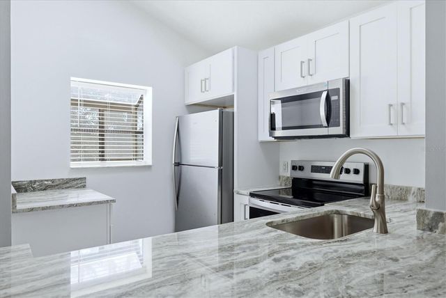 5651 GARDENS DRIVE 5651, Sarasota, FL 34243