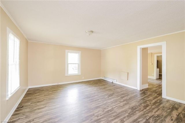 521 E 1st Street, Lexington, NC 27292