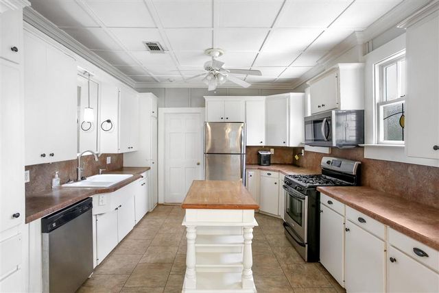1708 Hodges Street, Lake Charles, LA 70601