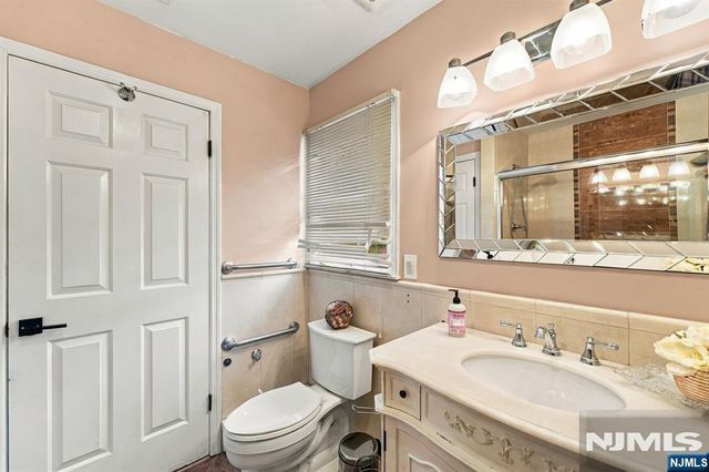2 Wortendyke Avenue, Emerson, NJ 07630