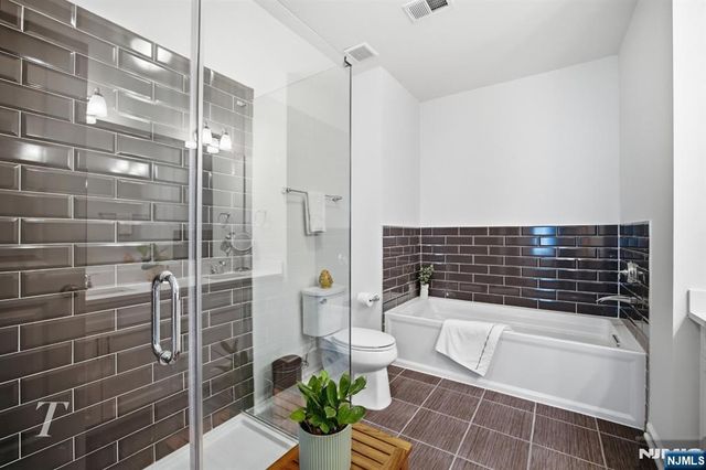 141 Roosevelt Drive, Wood Ridge, NJ 07075