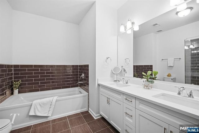 141 Roosevelt Drive, Wood Ridge, NJ 07075