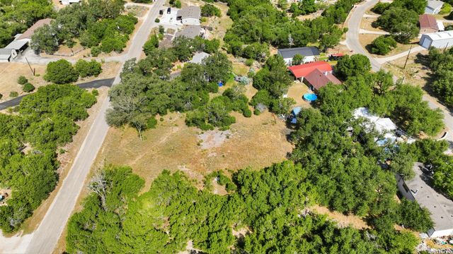 1007 Deer Run Pass, Canyon Lake, TX 78133