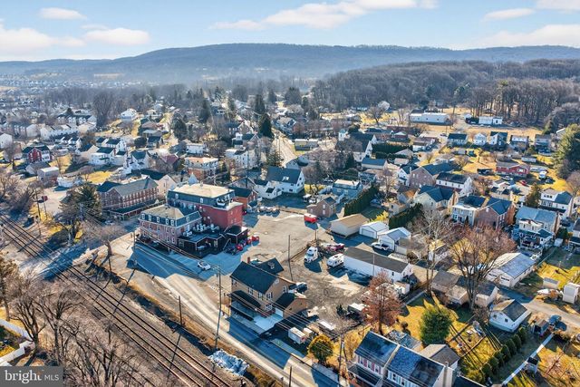 22 W FRONT ST, Alburtis, PA 18011