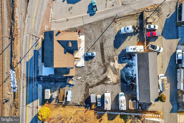 22 W FRONT ST, Alburtis, PA 18011