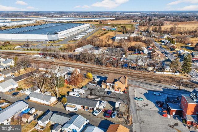 22 W FRONT ST, Alburtis, PA 18011