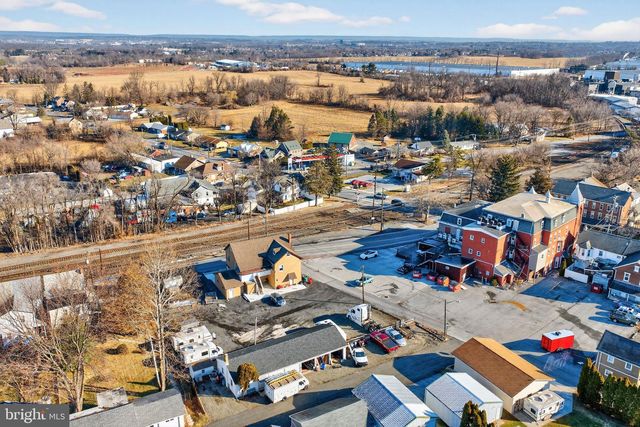 22 W FRONT ST, Alburtis, PA 18011