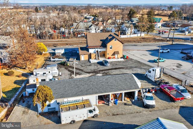 22 W FRONT ST, Alburtis, PA 18011