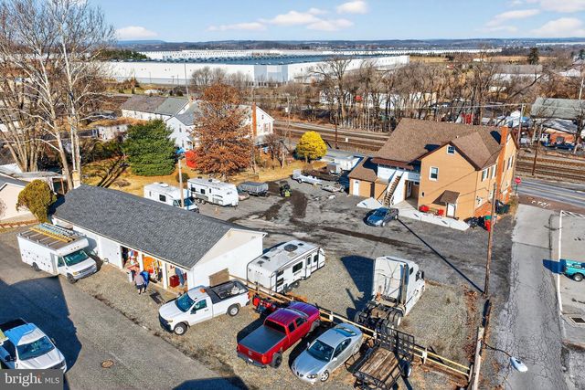 22 W FRONT ST, Alburtis, PA 18011