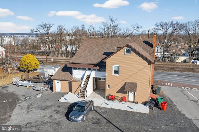 22 W FRONT ST, Alburtis, PA 18011