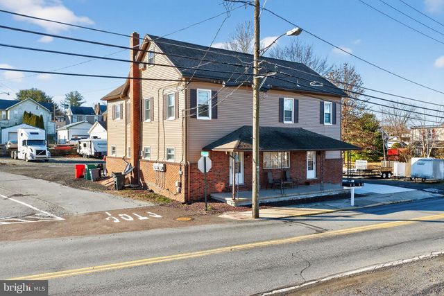 22 W FRONT ST, Alburtis, PA 18011