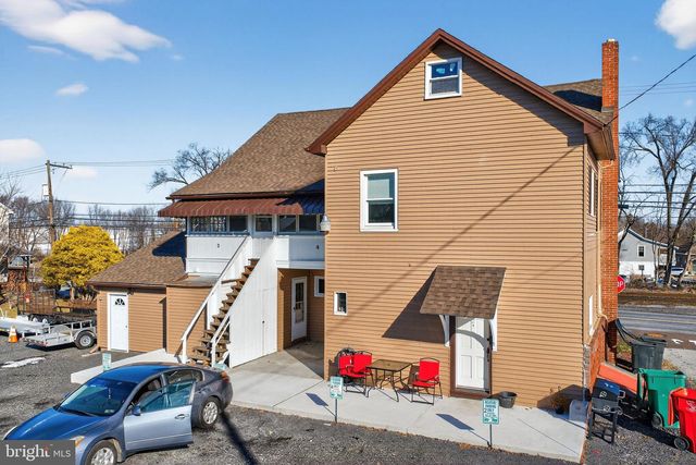 22 W FRONT ST, Alburtis, PA 18011