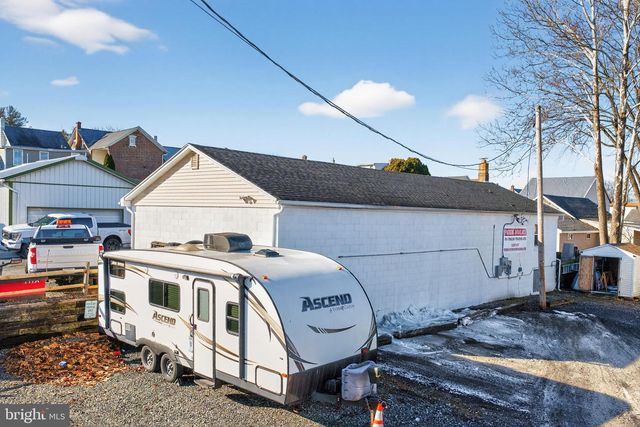 22 W FRONT ST, Alburtis, PA 18011