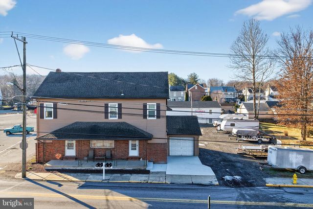 22 W FRONT ST, Alburtis, PA 18011