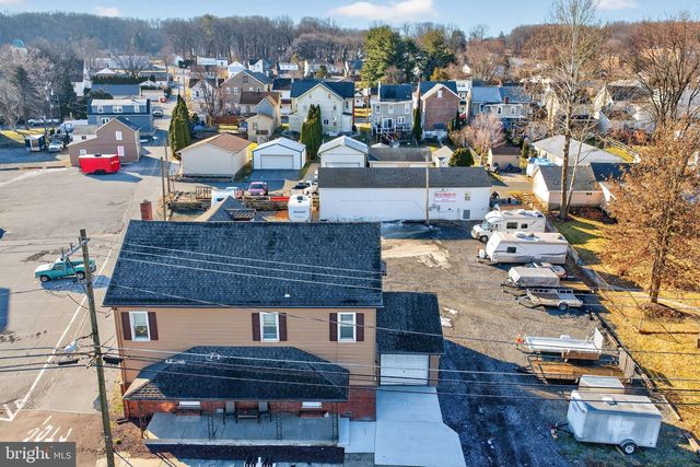 22 W FRONT ST, Alburtis, PA 18011