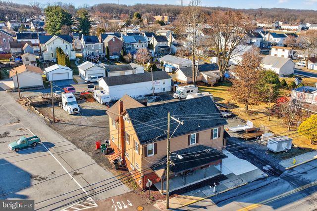 22 W FRONT ST, Alburtis, PA 18011