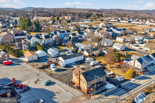 22 W FRONT ST, Alburtis, PA 18011