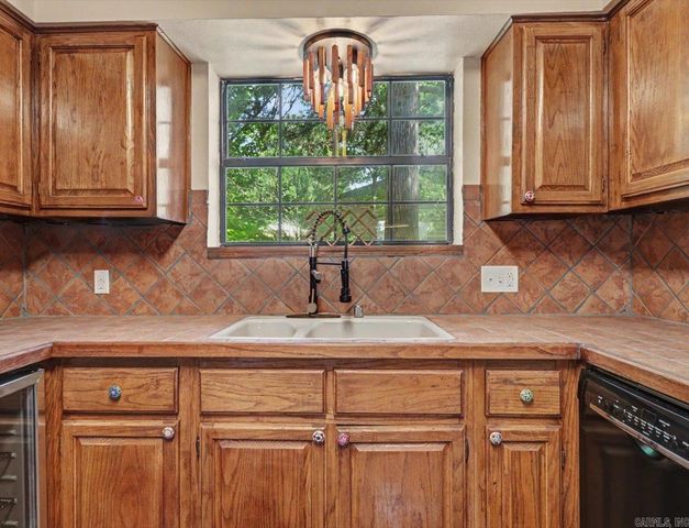 101 Cedarwood, Hot Springs, AR 71913