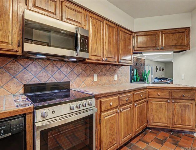 101 Cedarwood, Hot Springs, AR 71913