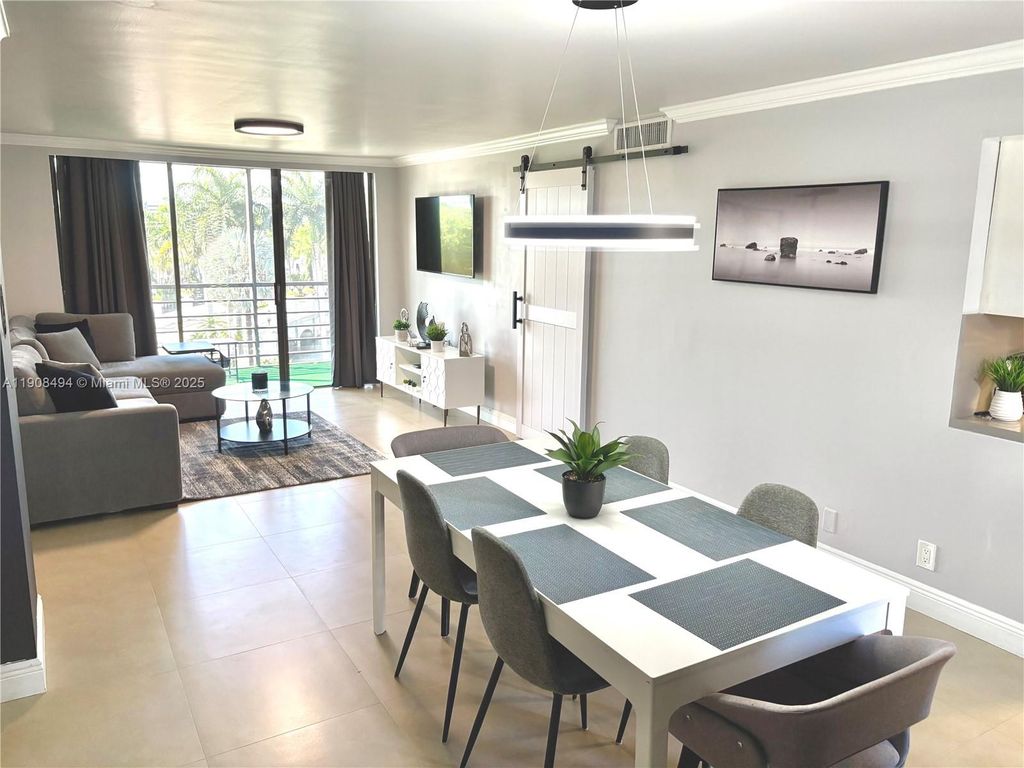 20500 W Country Club Dr 501, Aventura, FL 33180