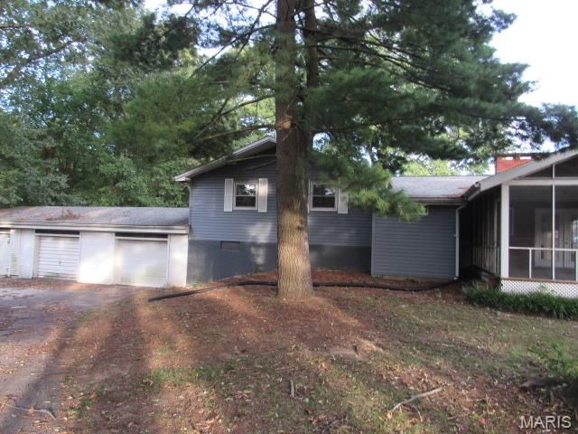 201 Whispering Oaks Drive, Bethalto, IL 62010
