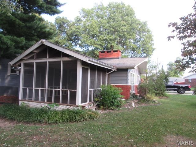 201 Whispering Oaks Drive, Bethalto, IL 62010