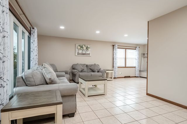 8510 S Komensky Avenue, Chicago, IL 60652