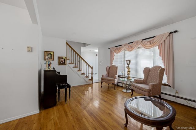 10 Arcadia Drive, Dix Hills, NY 11746