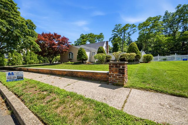 10 Arcadia Drive, Dix Hills, NY 11746