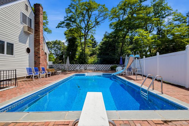 10 Arcadia Drive, Dix Hills, NY 11746