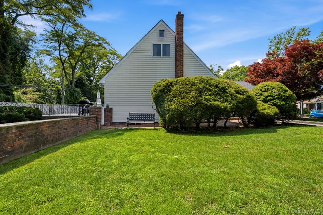10 Arcadia Drive, Dix Hills, NY 11746