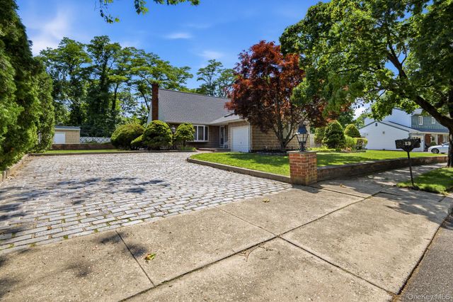 10 Arcadia Drive, Dix Hills, NY 11746