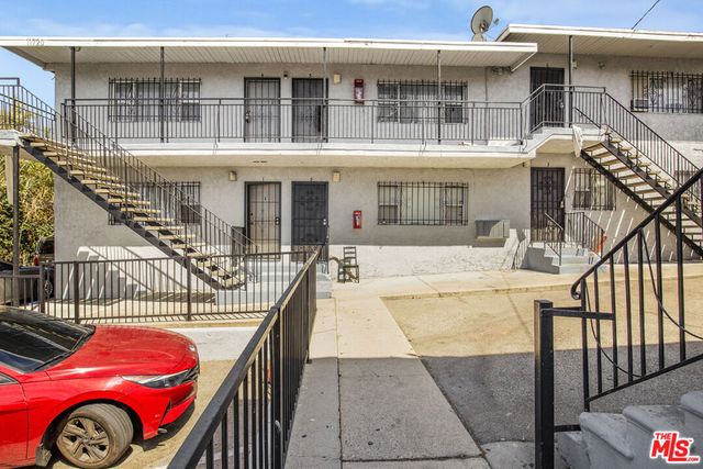 11718 S Budlong Avenue, Los Angeles, CA 90044