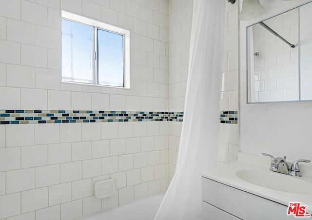 11718 S Budlong Avenue, Los Angeles, CA 90044