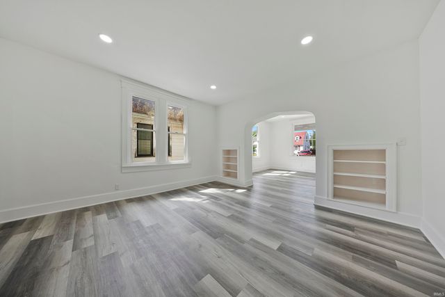 823 Monroe Avenue, Evansville, IN 47713