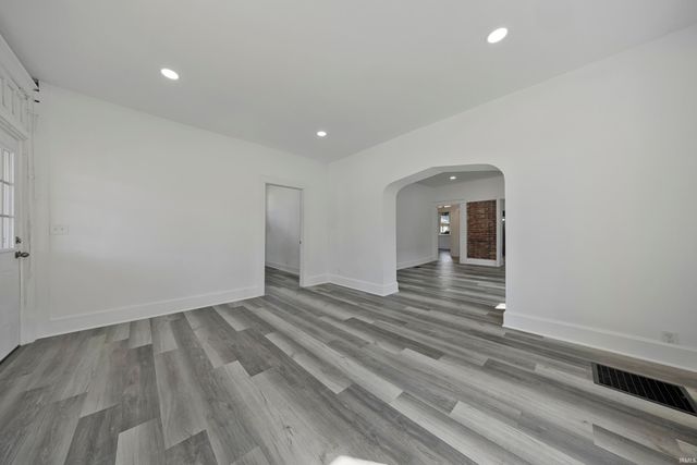 823 Monroe Avenue, Evansville, IN 47713