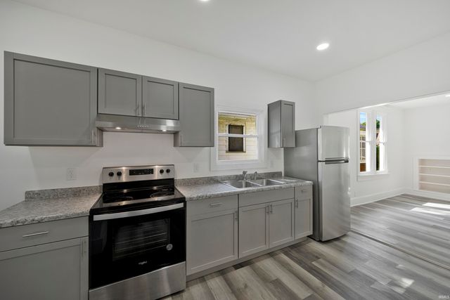 823 Monroe Avenue, Evansville, IN 47713