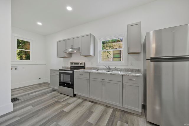 823 Monroe Avenue, Evansville, IN 47713