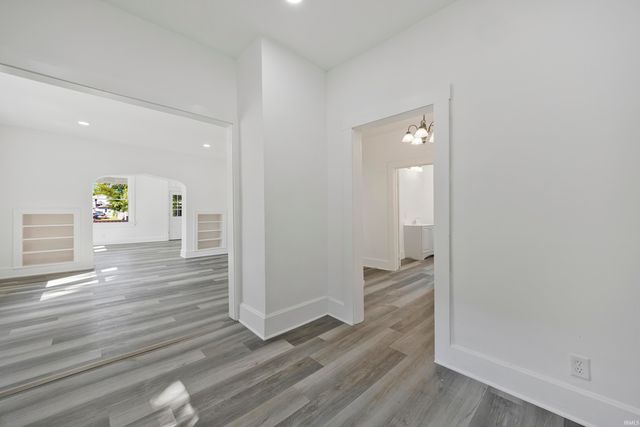 823 Monroe Avenue, Evansville, IN 47713
