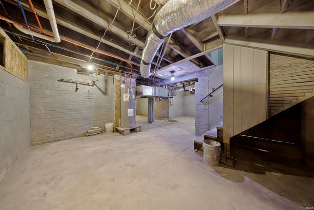 823 Monroe Avenue, Evansville, IN 47713