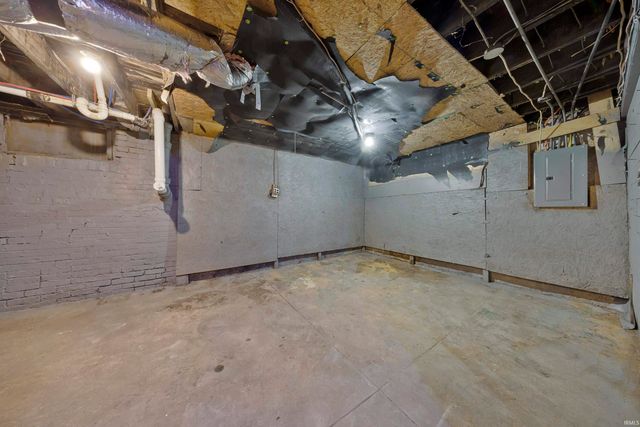 823 Monroe Avenue, Evansville, IN 47713